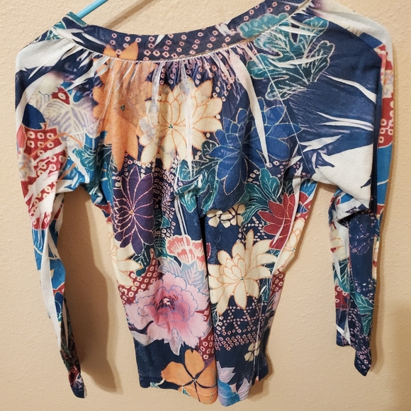 Flowery Top - Picture 2 of 2